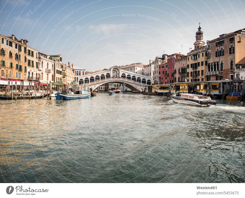 Italy, Venice, oiew of Canal Grande and Rialto Bridge vessel water vehicle evening light canal copy space Tranquil Scene tranquility Incidental people