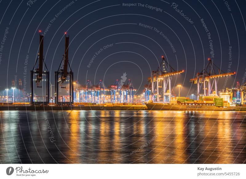 Container terminal on the Elbe container port Maritime Container gantry cranes on the Elbe Harbour Navigation Berth Hamburg night shift Container ships Crane