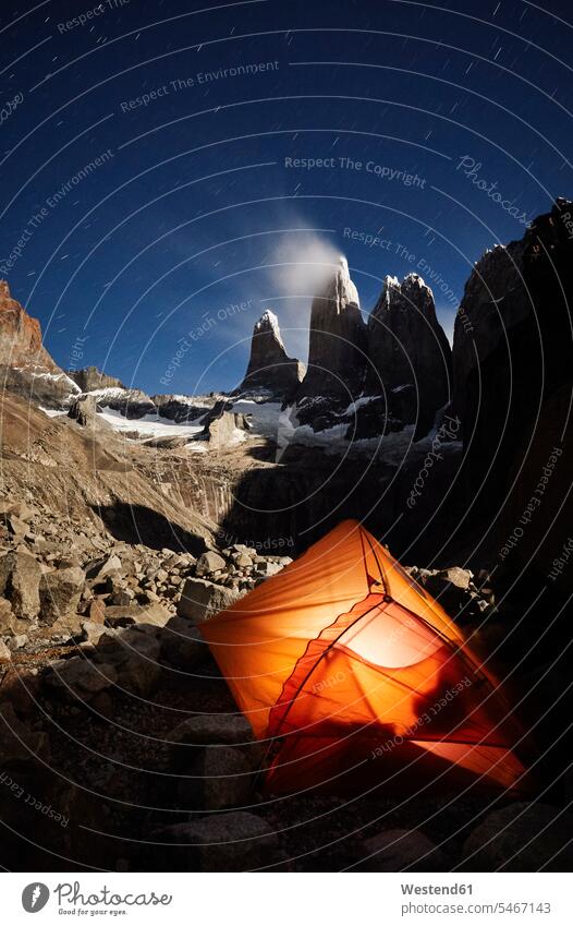 Chile, Patagonie, Nationalpark Torres del Paine, orange tent at night mystical mysterious mystically journey travelling Journeys voyage Light atmosphere