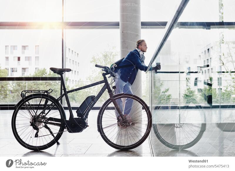 Student with coffee to go and e-bike at Goethe University human human being human beings humans person persons caucasian appearance caucasian ethnicity european