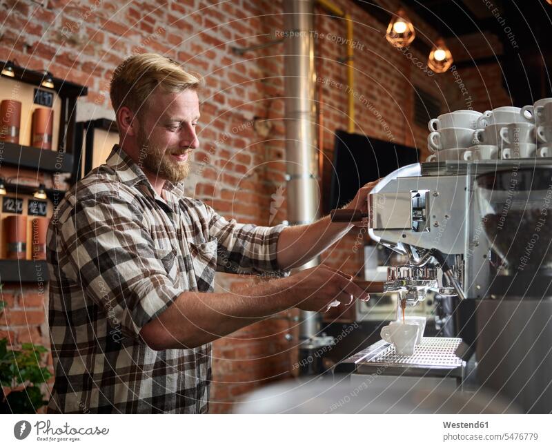 Man preparing espresso in a cafe human human being human beings humans person persons caucasian appearance caucasian ethnicity european 1 one person only