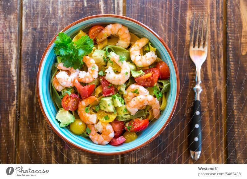 Noodle salad with avocado, tomato and shrimps in bowl on wood food and drink Nutrition Alimentation Food and Drinks Shrimp Shrimps Scampis Prawns Fork Forks