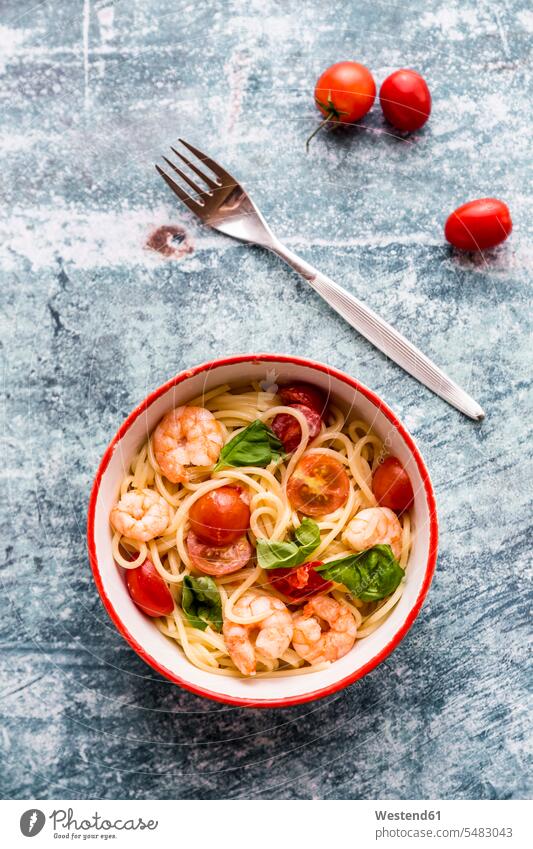 Spaghetti with prawns, tomatoes and basil Basils Shrimp Shrimps Scampis Prawns Tomato Tomatoes tasty savoury yummy Mouth-watering appetising savory