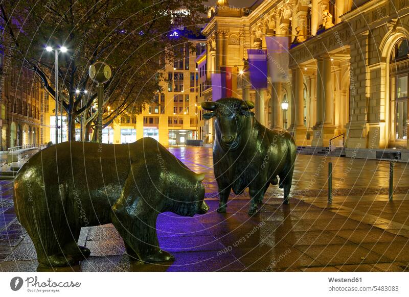 Germany, Hesse, Frankfurt, Bull and Bear at Borsenplatz illuminated lit lighted Illuminating Boersenplatz Börsenplatz night by night at night nite