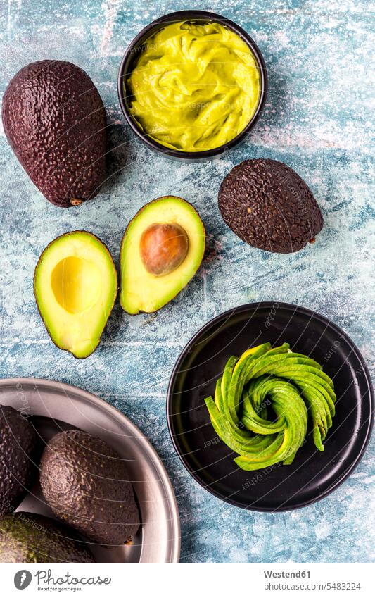 Chopped Avocados In A Bowl On Cutting Board On Wooden Background. Half  Avocado With Pulp And Seed, Whole Green Fresh Tropical Fruit On Brown  Table, Top View Stock Photo, Picture and Royalty