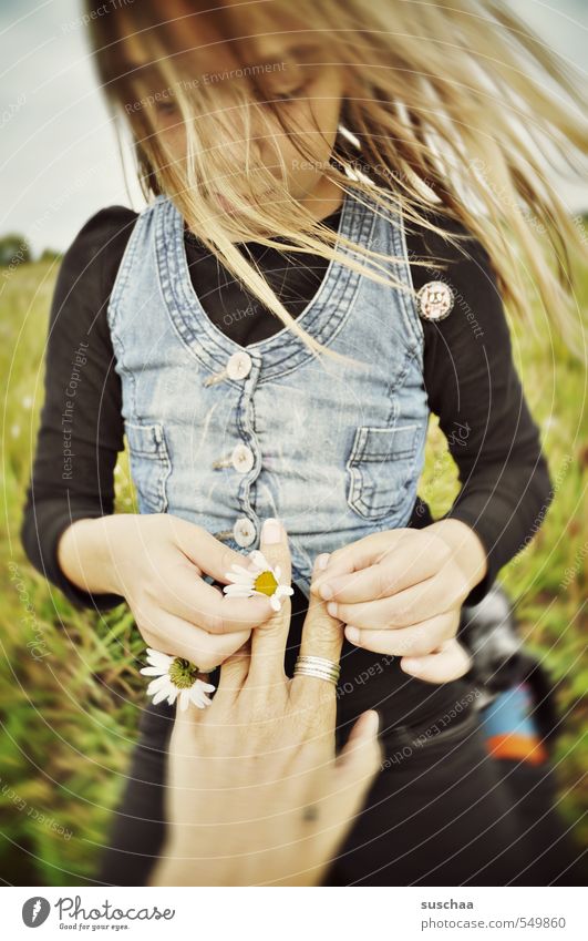 Ring of flower Child Girl Infancy Hair and hairstyles Face Arm Hand Fingers Family & Relations 8 - 13 years Environment Nature Sky Summer Climate Wind Grass