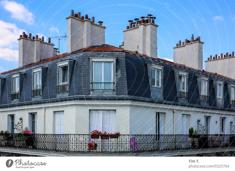Up in Paris Colour photo Summer France Architecture Chimney Roof House (Residential Structure) Town Capital city Day Building Exterior shot Deserted