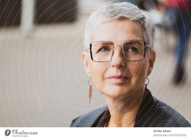 Wide open spaces - Charlotte Woman pretty earrings Eyeglasses Gray-haired