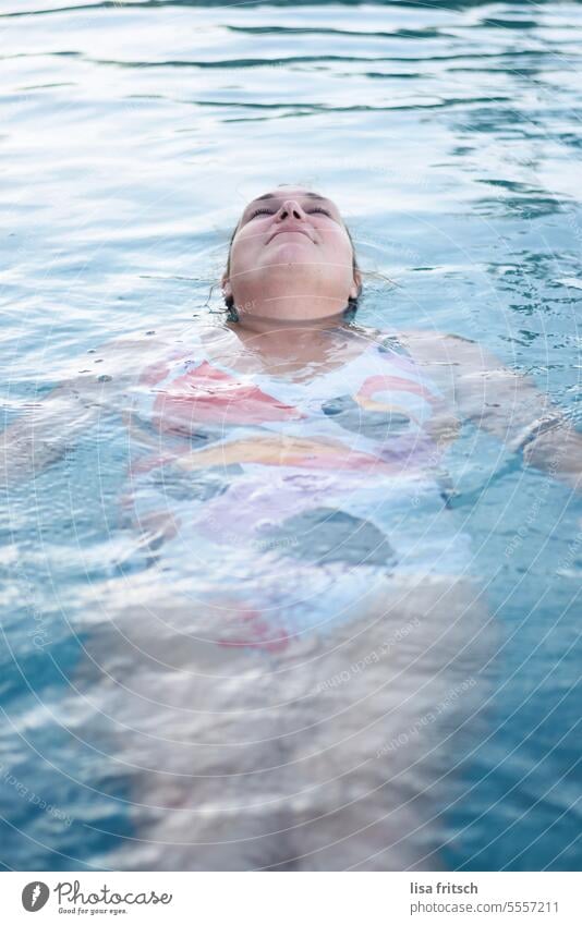 RELAXATION - SWIMMING - VACATION Woman 30 - 40 years Swimming pool Swimming & Bathing To enjoy tranquillity Water Summer Relaxation Blue Refreshment