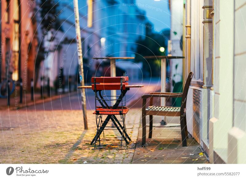 Dusk in the city with chairs and table in front of a pub neighbourhood culture Roadhouse urban atmospheric Gastronomy tables Bistro Empty Available places Chair