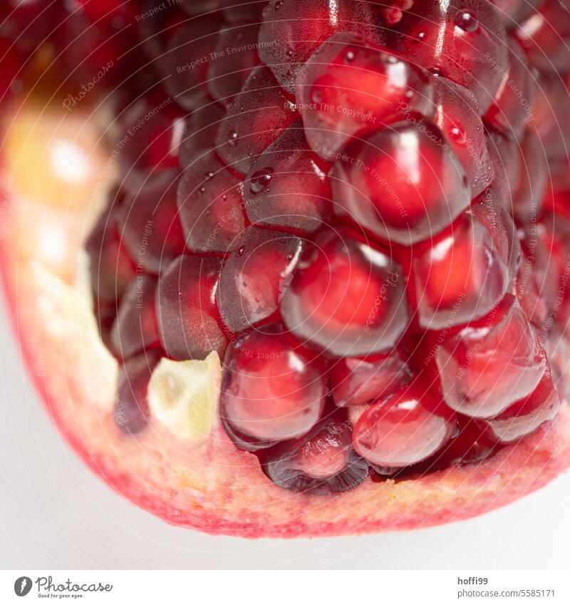 Close-up of pomegranate seeds Pomegranate pomegranate kernel except Colour photo Fresh Interior shot Eating Food Healthy freshness Fruit Nutrition