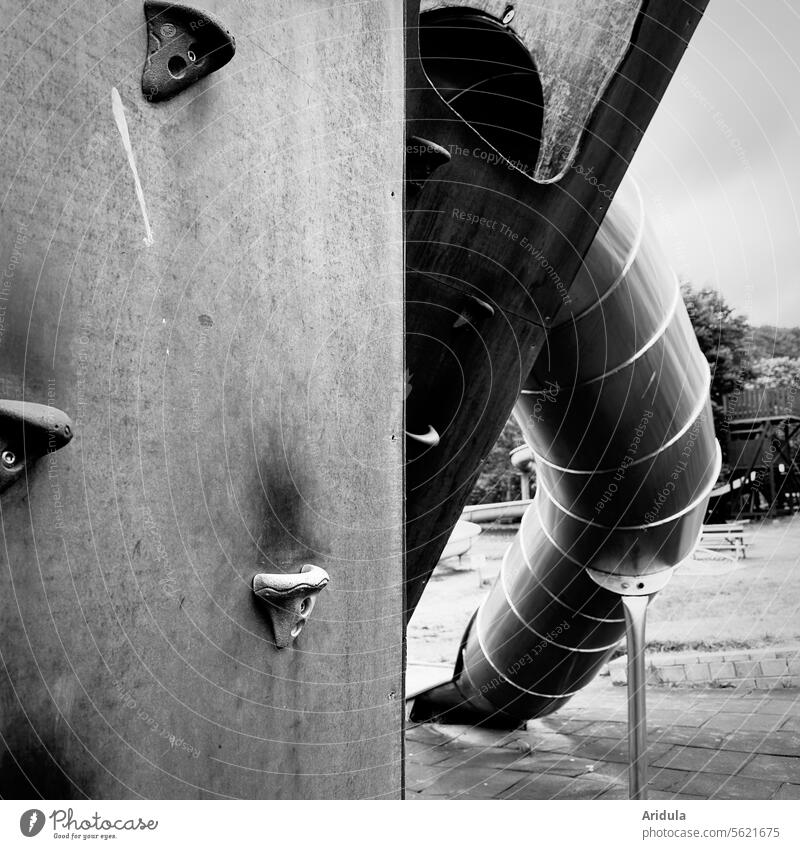 Playground | Climbing and sliding Slide Climbing wall Playing Leisure and hobbies Infancy Child Movement forsake sb./sth. Deserted somber Threat Skid Empty