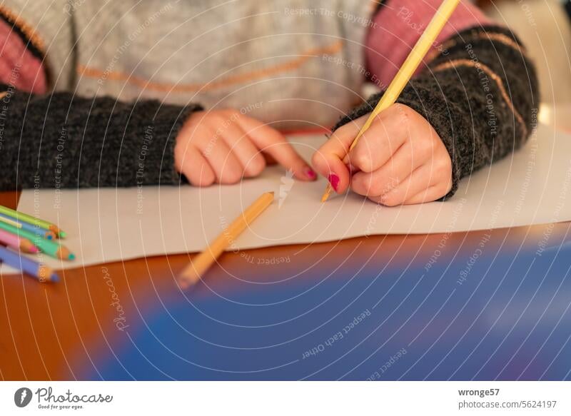 Left-handed Child Girl hands Drawing pens crayons Painting (action, artwork) Creativity Leisure and hobbies Close-up