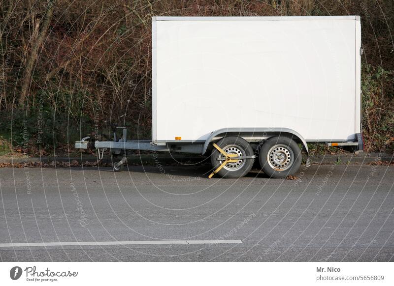 pendant Parking area anti-theft device Trailer Vehicle Means of transport Roadside turned off Parking space Street switch off Mobility Parking lot