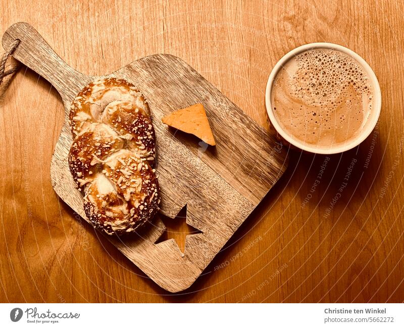 so the day can begin Breakfast Soft pretzel Café au lait Coffee Cheese Delicious Wooden board Star (Symbol) Tabletop To have a coffee Hot drink Morning break