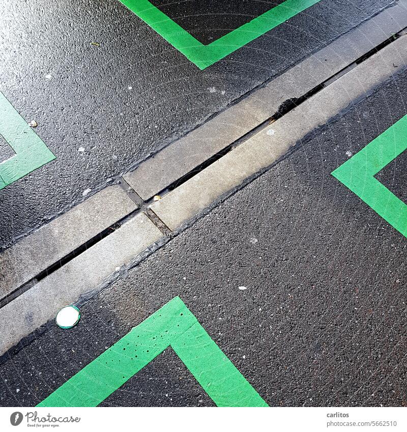 Taken to the extreme | Parking lot markings for crease-free sheet metal Asphalt drainage channel Concrete lines Stripe angles Corners Black Gray Green sharpen