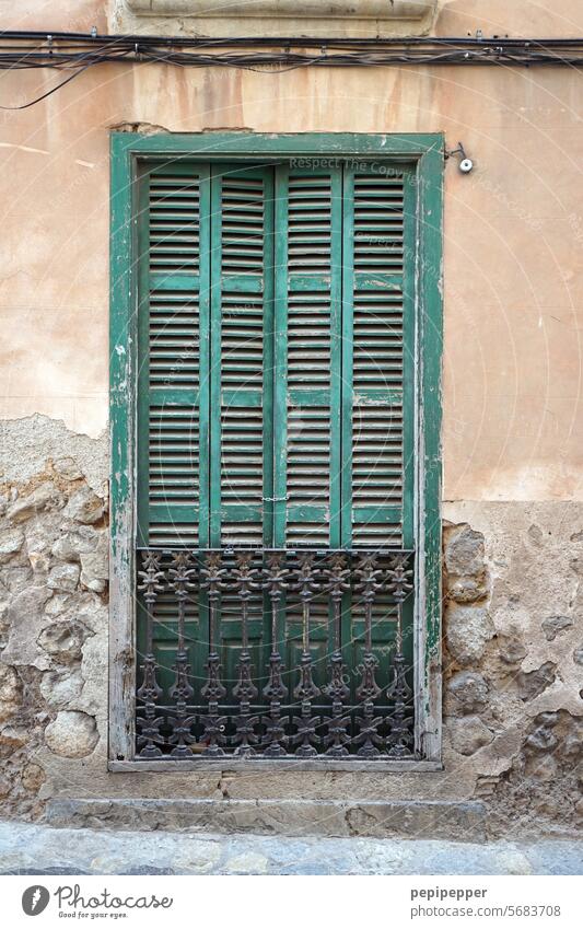 Closed shutters/window shutters, Spain Persiana Window Shutter Facade House (Residential Structure) Old Architecture Wall (building) Building Wall (barrier)