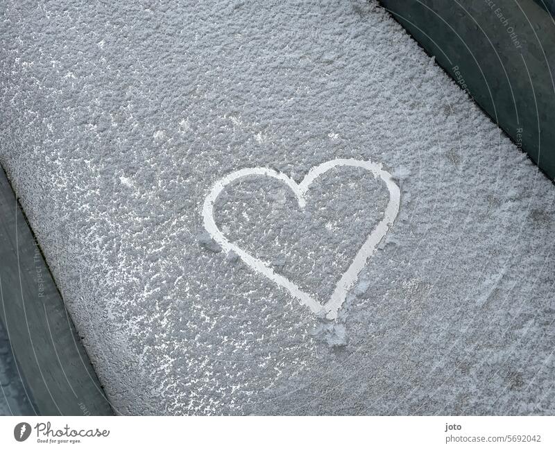 Heart painted in snow Heart-shaped heart-shaped Love Vacation good wishes Vacation mood Declaration of love Romance Loyalty affectionately Infatuation In love