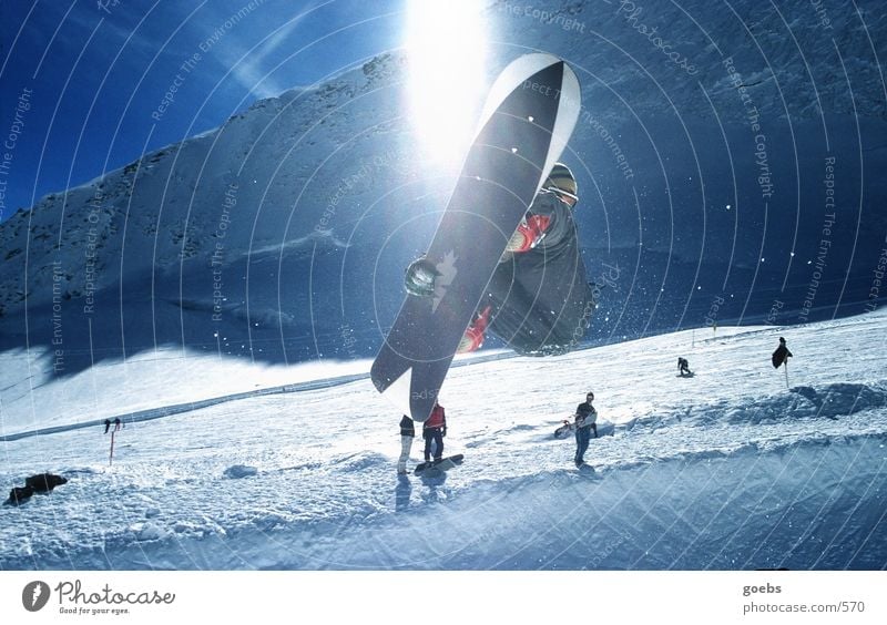 Pipe04 Winter Halfpipe Snowboard Sports Mountain Alps Sunbeam Sunlight Exterior shot Colour photo Ski resort Flying Jump Trick Tall Posture Audience Talented