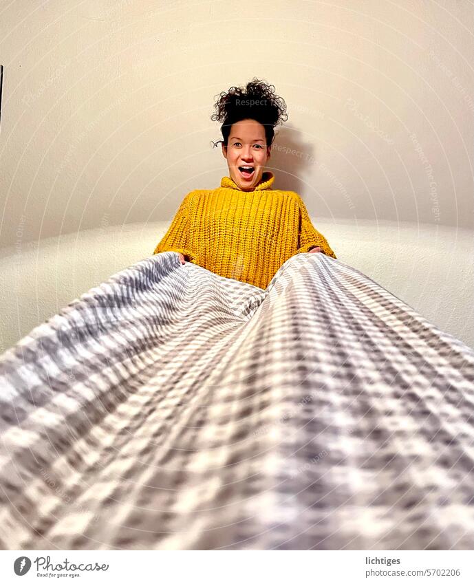 Pull up! - Young woman pulls the covers off Fotoraf... Duvet Arise Funny joyfully plaid bedspread