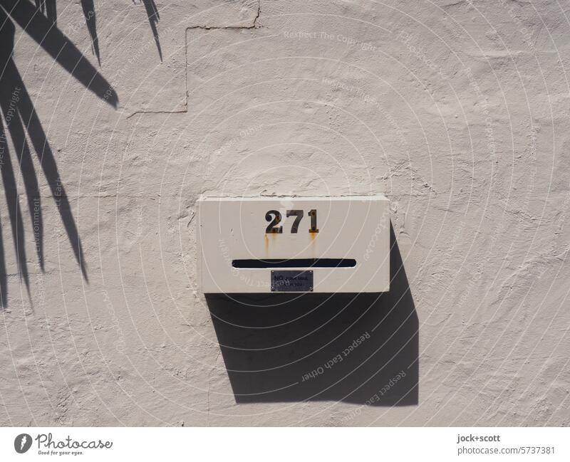 Letterbox 271 Mailbox Mailbox slot number House number Neutral Background Signs and labeling Authentic Sunlight Shadow Digits and numbers Palm leaf Silhouette