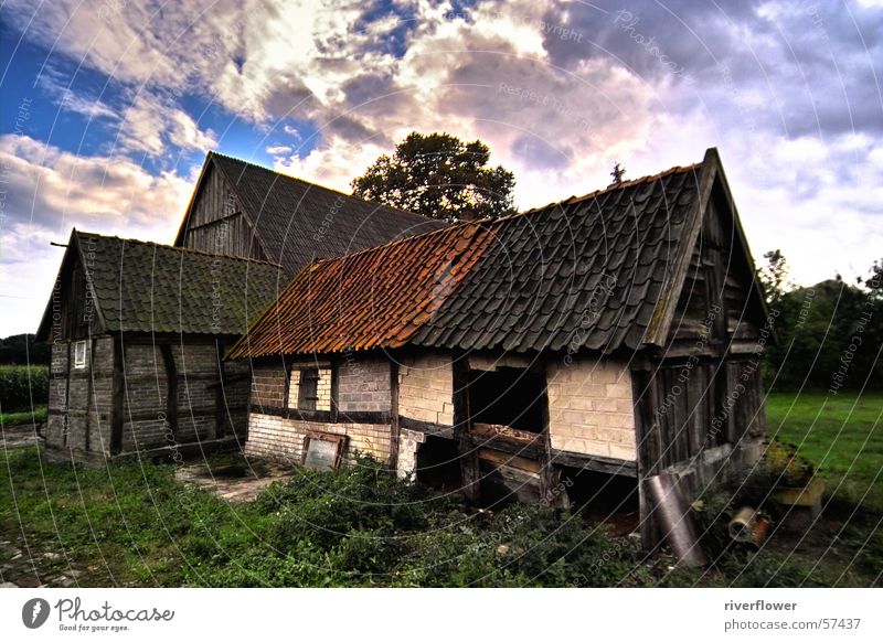 Heuerhaus shortly before demolition House (Residential Structure) Farm Clouds Roof Sky Americas Colour Architecture