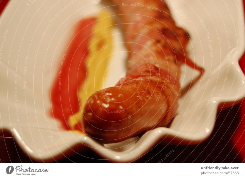 German in Speckmantel Small sausage Sausage Bacon Meat Plate Red Yellow Nutrition Detail Section of image Partially visible Food photograph Fat Fast food