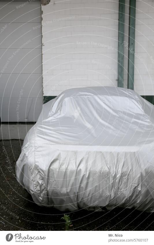 Waiting loop I Fair weather car Car Parking Parking lot Covers (Construction) Protection tarpaulin Vintage car concealment Cover up To hibernate Vehicle