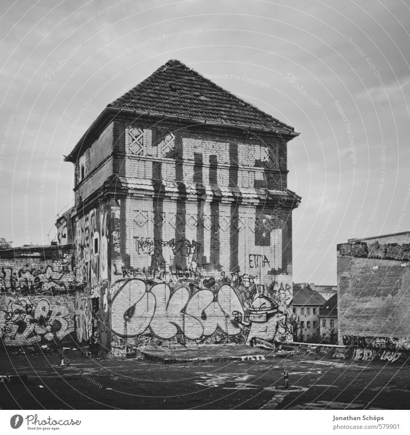 Ice Factory I Berlin Town Capital city House (Residential Structure) Ruin Manmade structures Building Architecture Chaos Graffiti City life Old Derelict Tower