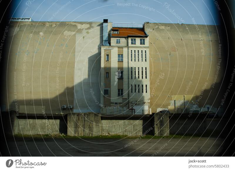 Rear building and fire walls rear building Fire wall Change Historic Symmetry Facade Downtown Berlin Cloudless sky Town house (City: Block of flats)