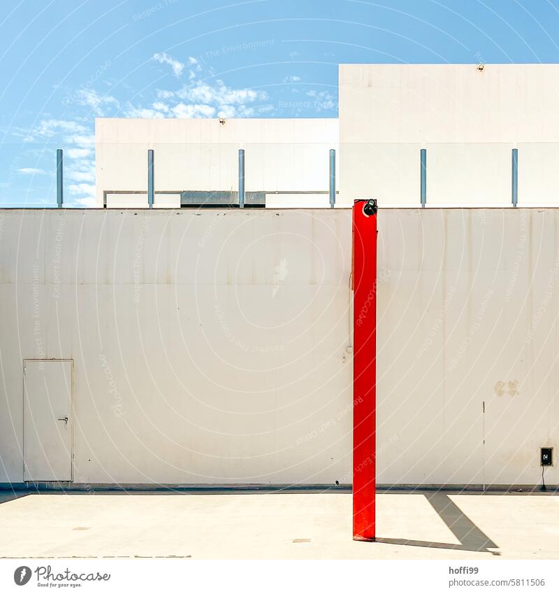 the red thread is a stake - sweltering heat in the backyard Red common thread Minimalistic Handbook here Along here Orientation Backyard door Facade