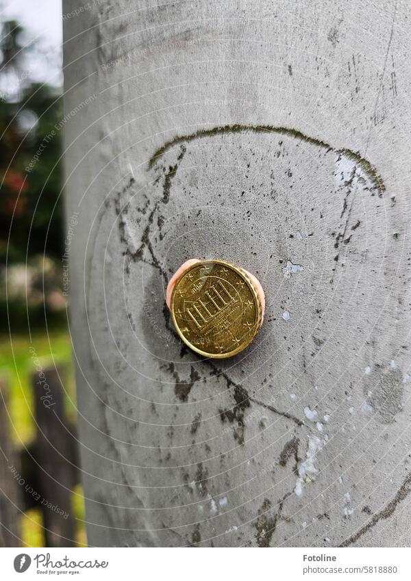 I like to pick up money that gets thrown my way. But I left this 20 cent piece stuck to the lamppost. Money coin Cent Stick Chewing gum Lamp post Lantern Coin