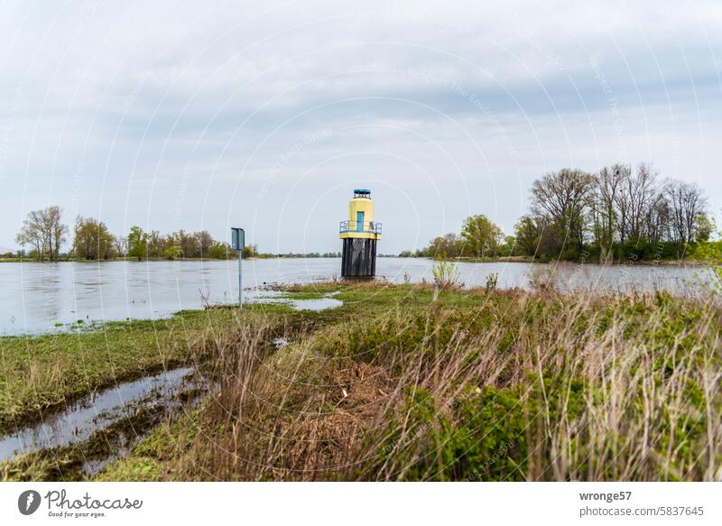 Beacon position 52°15'16" N - 11°43'59" E Lighthouse pier light Elbe River Navigation trade route Niegripper connecting channel Federal waterway