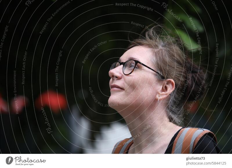 UT Leipzig - cheerful to cloudy | Portrait of a happy, smiling woman with brown hair and glasses, looking up with interest portrait Woman In transit