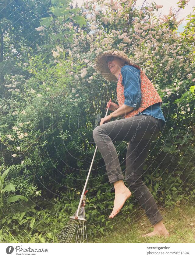 [HH Schregatour24] Barefoot and fun in abundance. foolish Woman Joy Garden Garden plot do gardening Rake Tool Summer Gardening Nature Green Leisure and hobbies