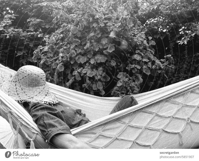 [HH Schregatour24] Relaxed hanging out. Hammock Black & white photo Woman relaxation Relaxation Sleep Straw hat Hat Summer Garden Garden plot Concentrate Calm