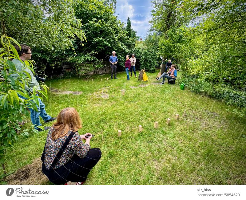 [HH Schregatour24] Tactical break in play shrub ground perspective Garden Green Swedish chess game Playing