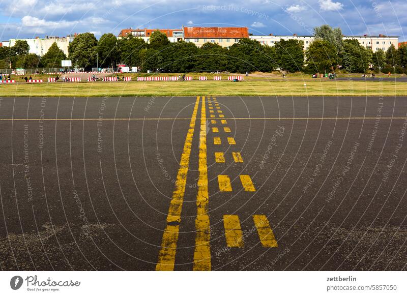 Taxiway, Tempelhof Airport Berlin Far-off places Trajectory Airfield Freedom Sky Horizon Deserted taxiway Skyline Summer Mirror image tempelhofer field