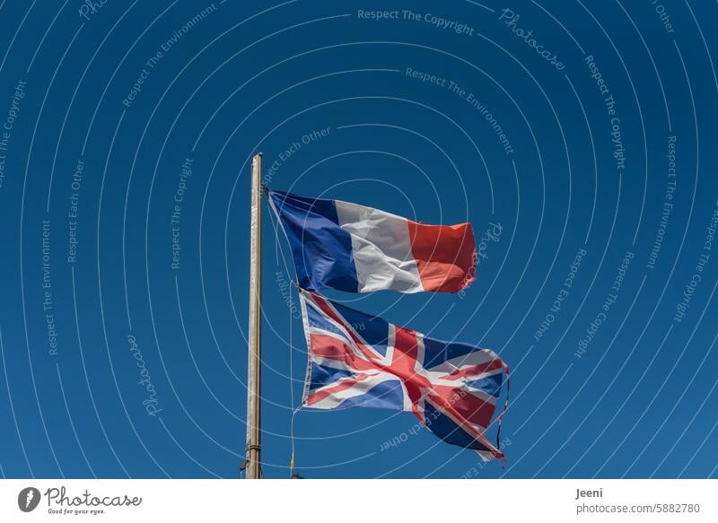Cross-border friendship flag France Ensign Great Britain Politics and state Blow Wind Sky Blue Blue sky Friendship double two policy Nationalities and ethnicity