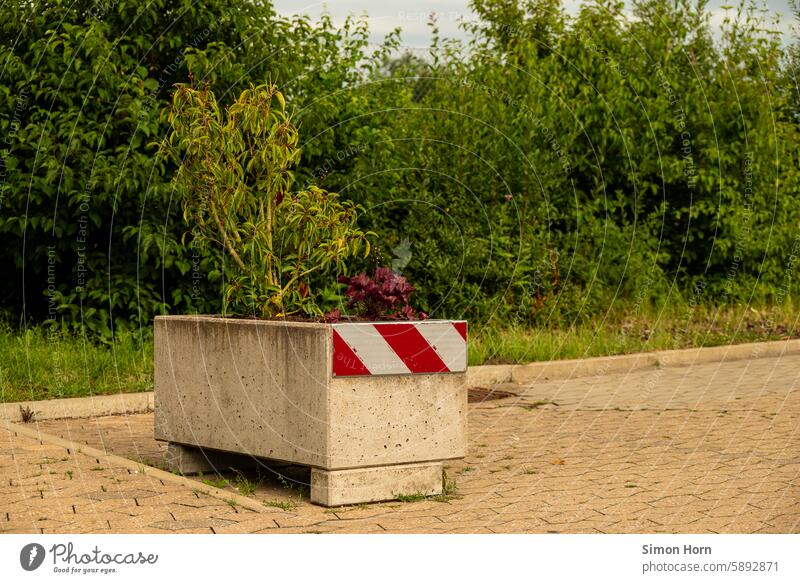 Concrete flower box with a red and white reflective warning surface cordon Window box Heavy Warning label Boundary Signs and labeling Caution Clue Reddish white