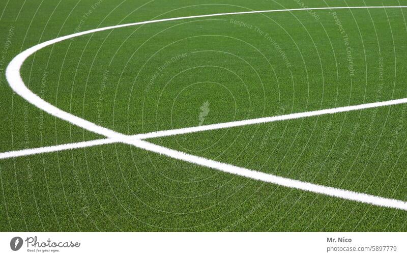 middle circle Center circle Green Football pitch Leisure and hobbies Sporting Complex Playing field Grass surface Line Artificial lawn Football stadium