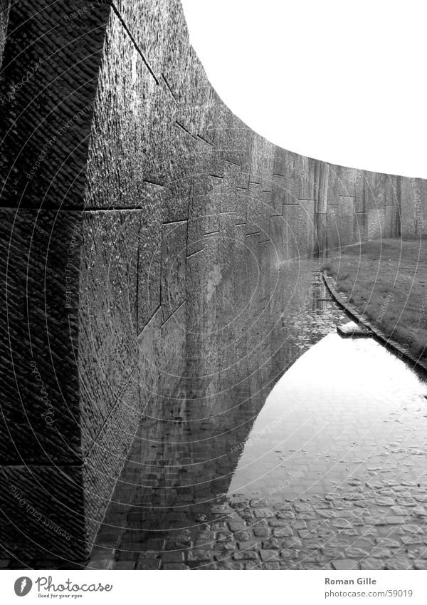 The Wall Wall (barrier) Vaulting Wall (building) Damp Geometry Symmetry Wet Glittering Exterior shot Hannover Reflection Axle raschplatz Paving stone
