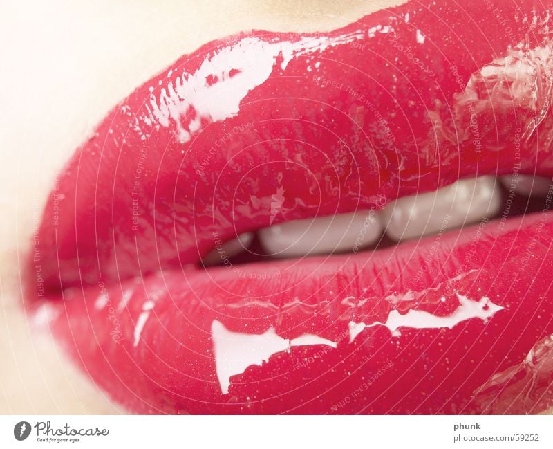 lipcloseup - lipgloss Firm to the bite Lips Red Soft Lipstick Woman Feminine Alluring Extreme Dangerous Kissing Crunchy Lipgloss Pink Delicate Human being