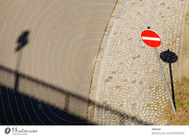 View from a bridge onto a road with a paved footpath, a "No entry" sign and shade Road sign VZ 267 Bird's-eye view Signs and labeling Bridge Bridge railing