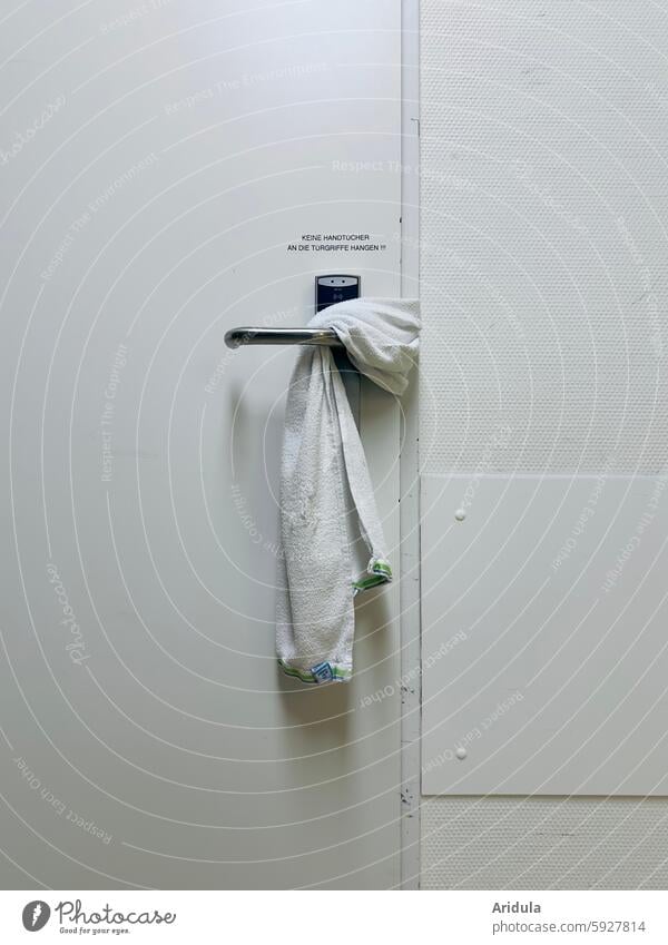 Do not hang towels on the door handles!!! Towel Hospital Assignment Pragmatism Closed Safety everyday life Detail Regulation Nursing Everyday hospital life