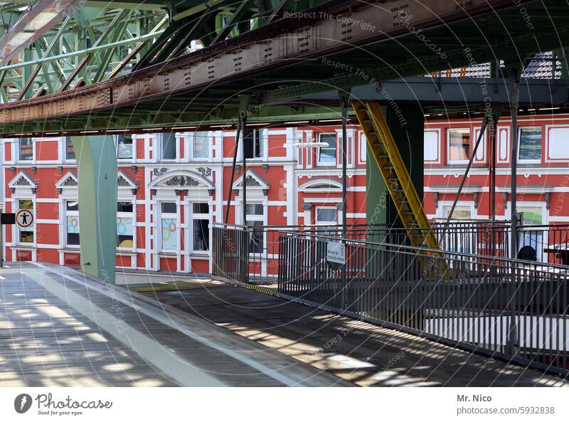 UT I Only floating is more beautiful I End of the line Suspension railway Means of transport Mono rail Town Wuppertal Wuppertal suspension railway Transport