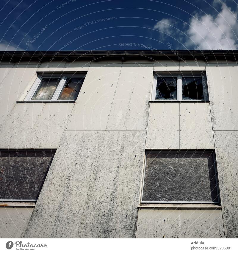 Sad old house | ready for demolition Window Building Architecture House (Residential Structure) Facade Old forsake sb./sth. lost places Decline Destruction