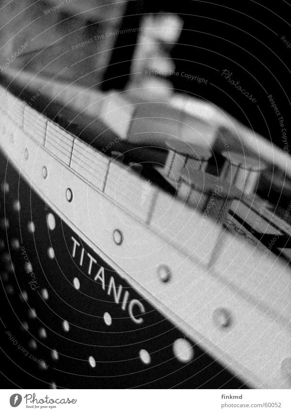 titanic Watercraft Go under Black & white photo