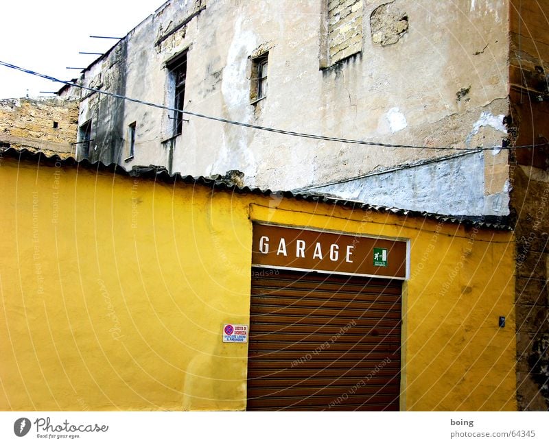 Silkes enrolment 1983 Workshop Repair Backyard Gate Garage Sicily Italy South House (Residential Structure) Ruin Broken Parking Parking lot Craft (trade)