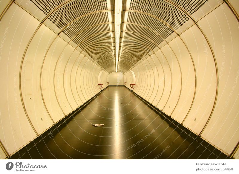 Subway. Vienna Underground Long Round Light Lanes & trails Target Corridor
